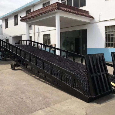 裝卸登車(chē)橋