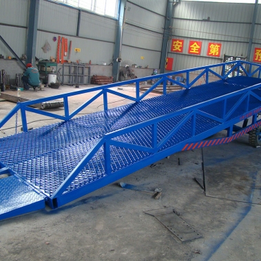 移動(dòng)裝卸登車(chē)橋