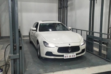 車載升降貨梯